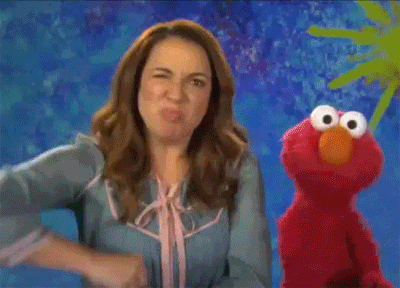 Maya Rudolph and Elmo saying "Brainstorm!"